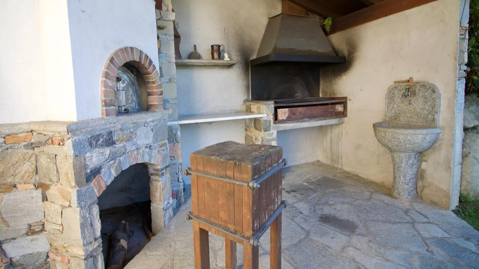 Oasi Di Castelveccana Apt Pool And View - Happy Rentals 0*,
